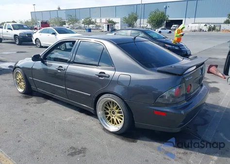 2002 Lexus Is 300 Base W/5-Speed Auto z USA, uszkodzony, nr VIN JTHBD192220061746